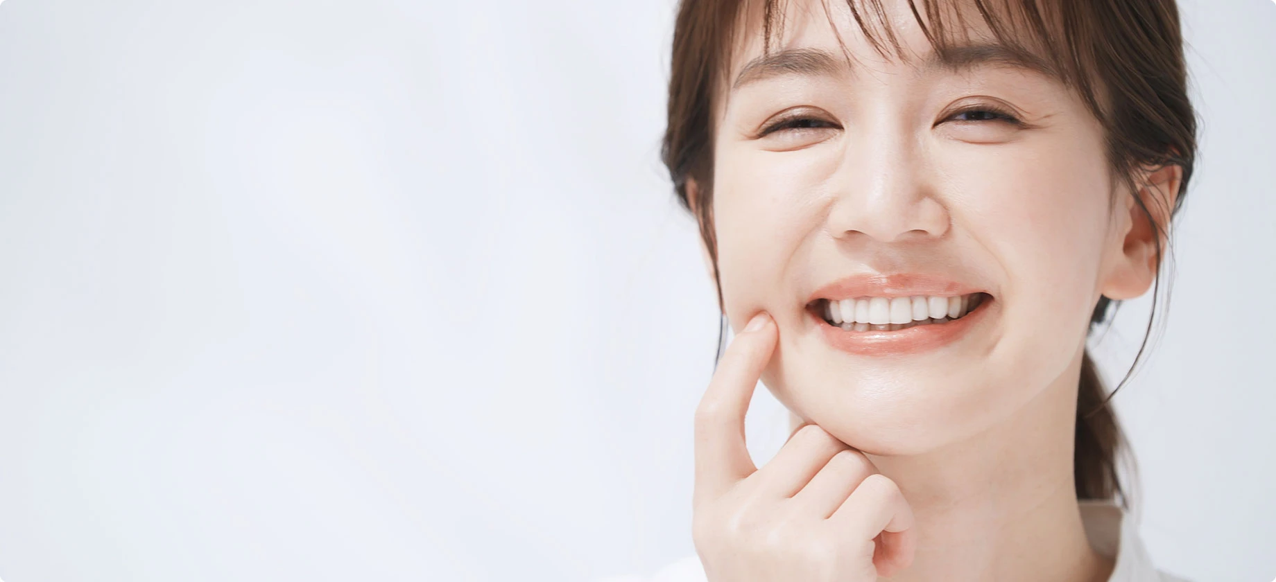 セラミックで笑顔に自信が持てる美しい口元へ